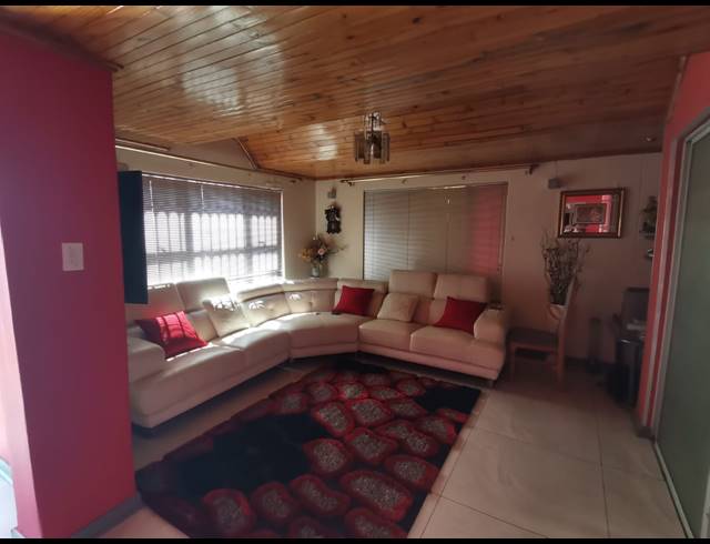 3 BEDROOM HOUSE FOR SALE IN KARLIENPARK